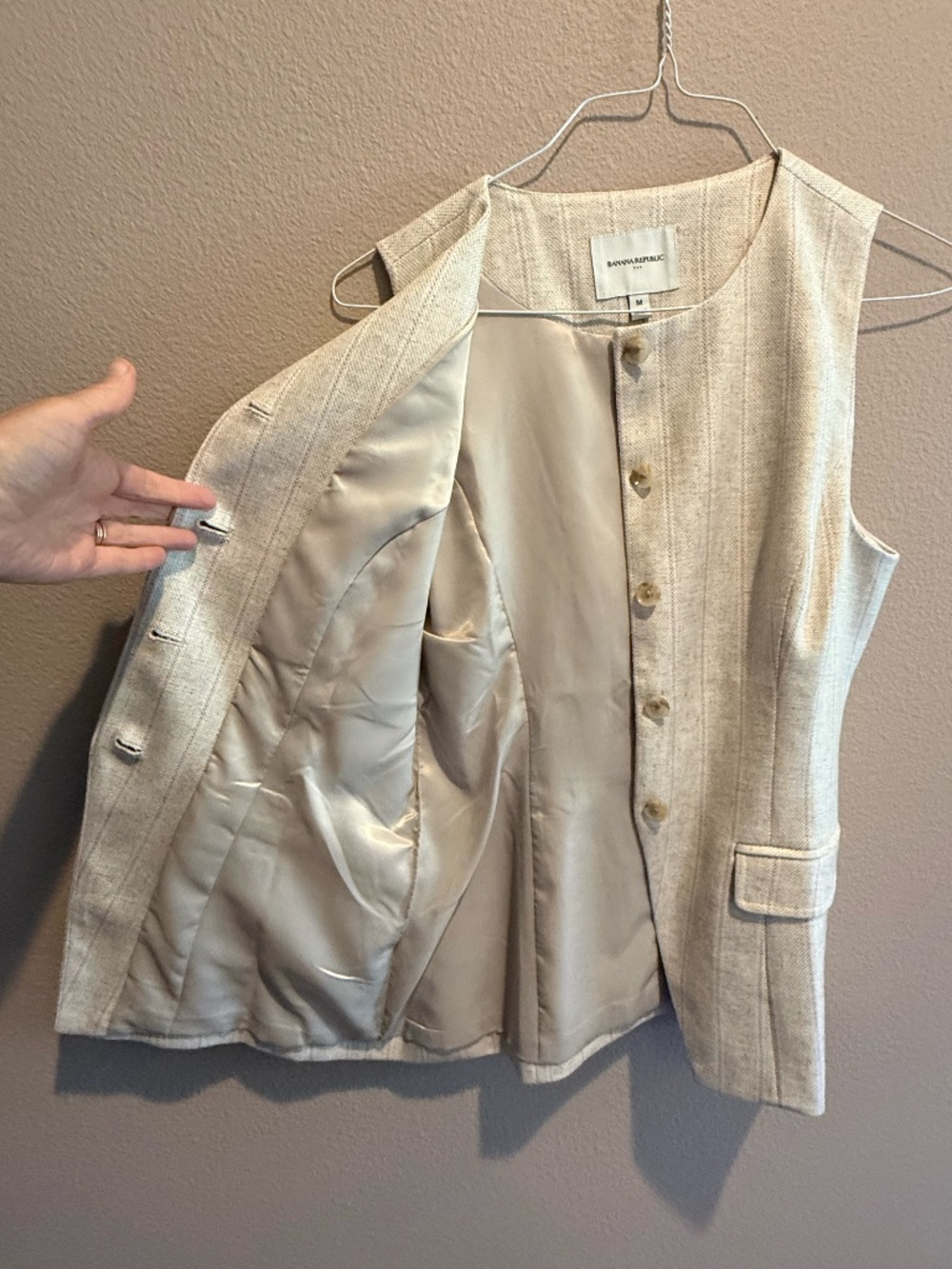 NEW! Banana Republic, Tailored, Bottom-up vest Size M - Picture 6 of 9